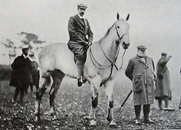6e comte de Sefton, maître du cheval, 1905 photographie de The Bystander.png