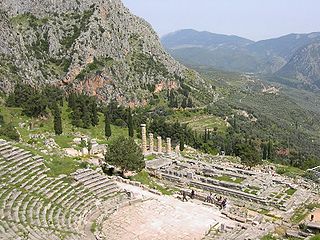 Le théâtre et le temple d'Apollon à Delphes