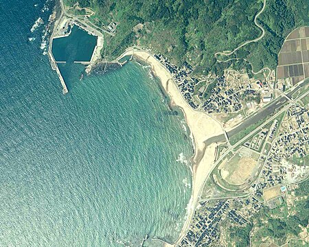 ไฟล์:Aerial_photo_around_Kaiso_fishing_port._Taken_on_May_8,_2010.jpg