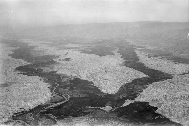 File:Air views of Palestine. Flying south over the Jordan Rift. The Damieh district. Jordan united with the Jabbok LOC matpc.22086.jpg