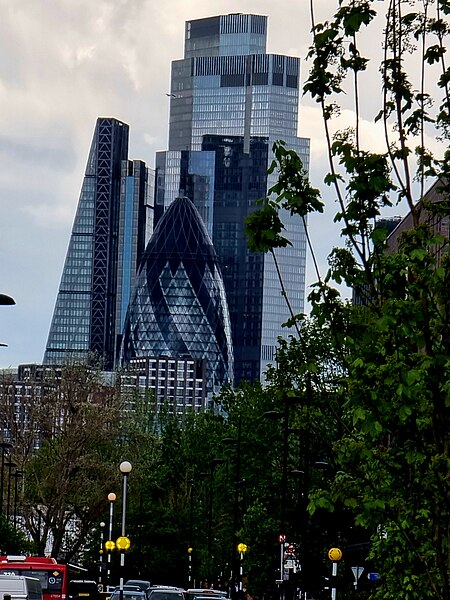 File:Aldgate skyline.Dr Reza 02.jpg