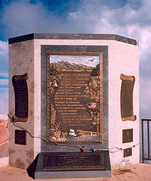 Placa Conmemorativa en la cima del Pico Pikes, de la cordillera Front, estado de Colorado .