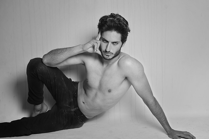 File:Amjad Afridi, male model seated.jpg