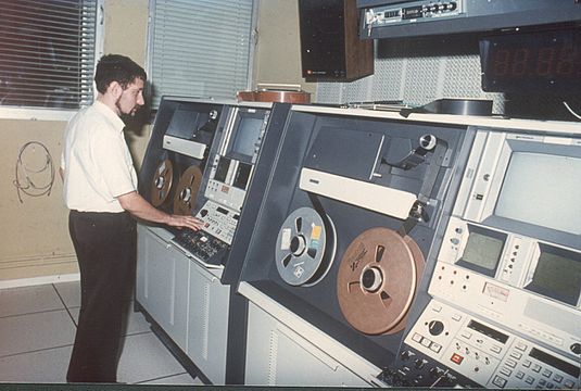 Старые устройства. Ampex VRX-1000. Видеомагнитофон Ampex VRX-1000. Ampex первый видеомагнитофон. Фирма Ampex Corp..