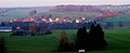 Blick im November vom Fuggerschloß in Markt Wald auf Anhofen. Das Photo wurde bei Sonnenuntergang und leichtem Hochnebel gemacht