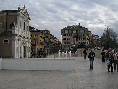 Fontänen med kyrkan San Girolamo degli Schiavoni till vänster.
