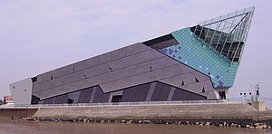 Kingston Upon Hull: Historia, Puntos de interés, Iglesias