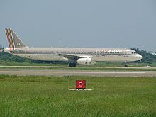 Airbus A321-200 Asiana nella vecchia livrea a Taipei.