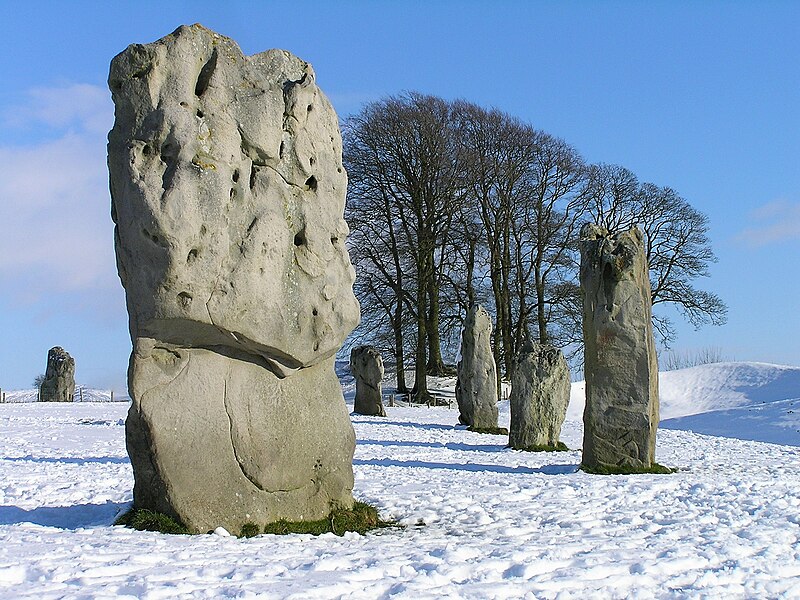 File:Avebury - the south west quarter looking north east in snow.jpg