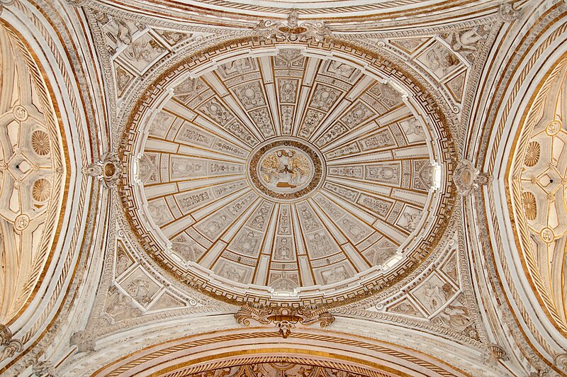 File:Bóveda del crucero - Mezquita-Catedral de Córdoba.jpg