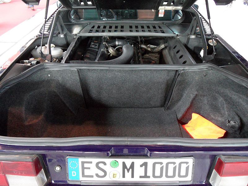 File:BMW M1 Rear compartment.JPG