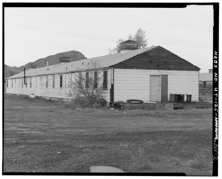 File:BUILDING NO. 2612, LOOKING NORTHEAST - Wendover Air Force Base, Airmen's Dormitory, South of Interstate 80, Wendover, Tooele County, UT HABS UTAH,23-WEN,2BN-2.tif