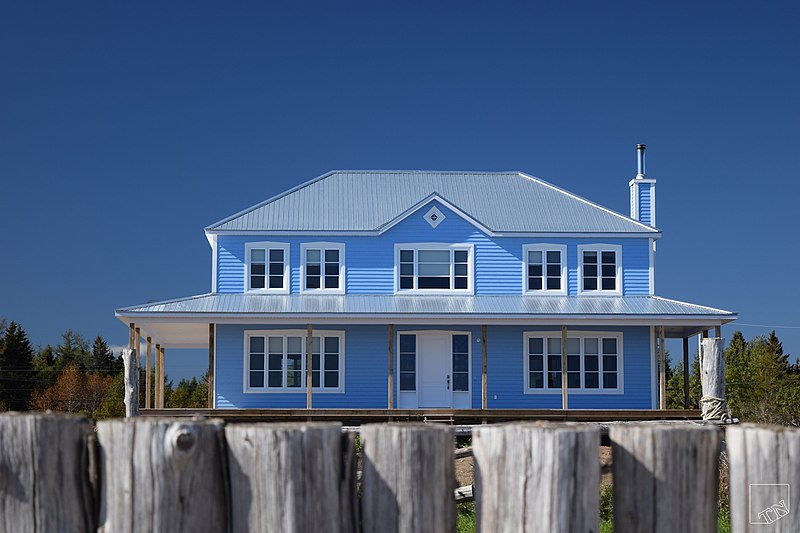 File:Beach House Near Percé (139013189).jpeg