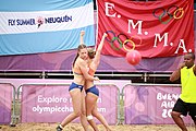 Deutsch: Beachhandball bei den Olympischen Jugendspielen 2018; Tag 6, 12. Oktober 2018; Mädchen, Hauptrundenspiel – Ungarn-Niederlande 2:1 English: Beach handball at the 2018 Summer Youth Olympics at 12 October 2018 – Girls Main Round – Hungary-Netherlands 2:1