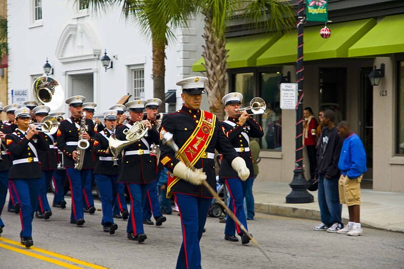 File:Beaufort Christmas Parade 5 (5235872182).jpg