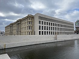 Le Forum Humboldt, façade Est sur la Sprée. 2021.