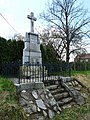 English: Memorial to those killed in the world wars in the village of Branišov, České Budějovice, Czech Republic. Čeština: Pomník obětem světových válek v Branišově, okres České Budějovice