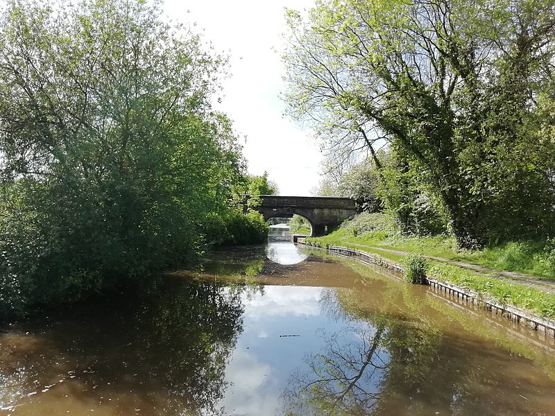 File:Bridge No. 70, Macclesfield canal, Congleton.jpg