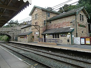<span class="mw-page-title-main">Broadbottom railway station</span> Railway station in Greater Manchester, England