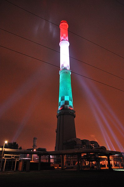 File:Budapest, kunigunda utcai Főtáv kémény, 2.jpg