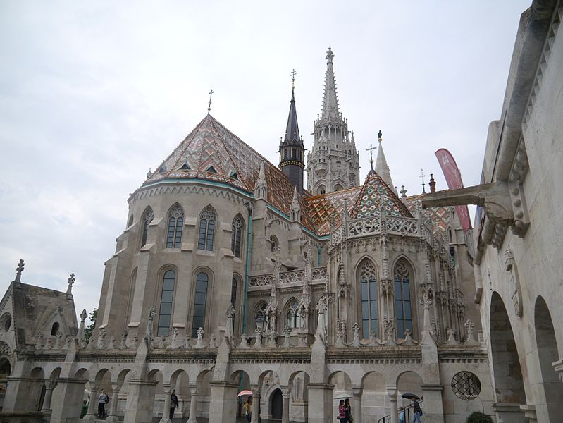 File:Budapest Matthiaskirche Chor 5.JPG