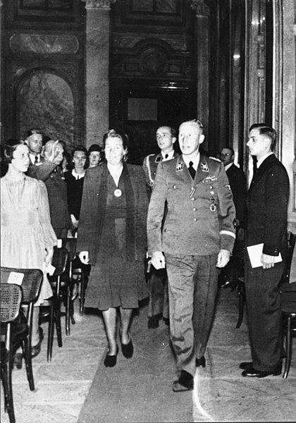 File:Bundesarchiv Bild 146-1972-039-24, Reinhard Heydrich mit Frau.jpg