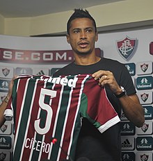 Cícero sendo apresentado pelo Fluminense em 2014
