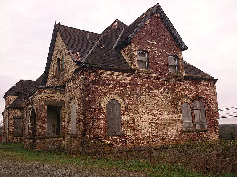 File:Canso, Nova Scotia - Old cable building where first distress call from Titanic was received.jpg