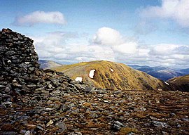 Carn Eighe z Mam Sodhail.jpg