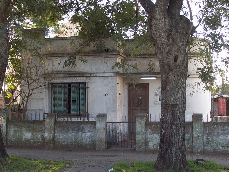 File:Casita de Leandro N Alem - Florencio Varela.JPG