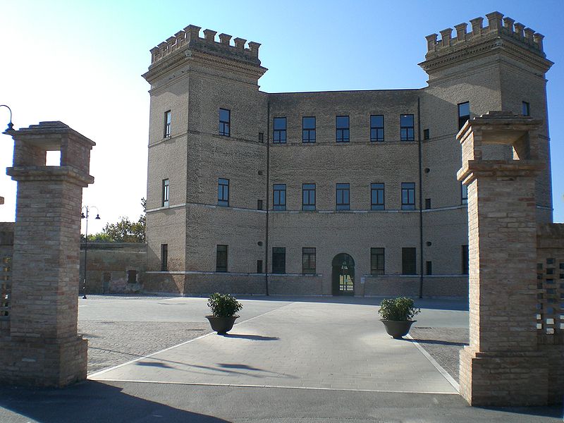 File:Castello Mesola.jpg