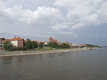 File:Center of Torun from Jozef Pilsudski Bridge.jpg