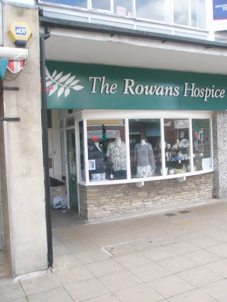 File:Charity shop in Waterlooville town centre (2) - geograph.org.uk - 1367483.jpg