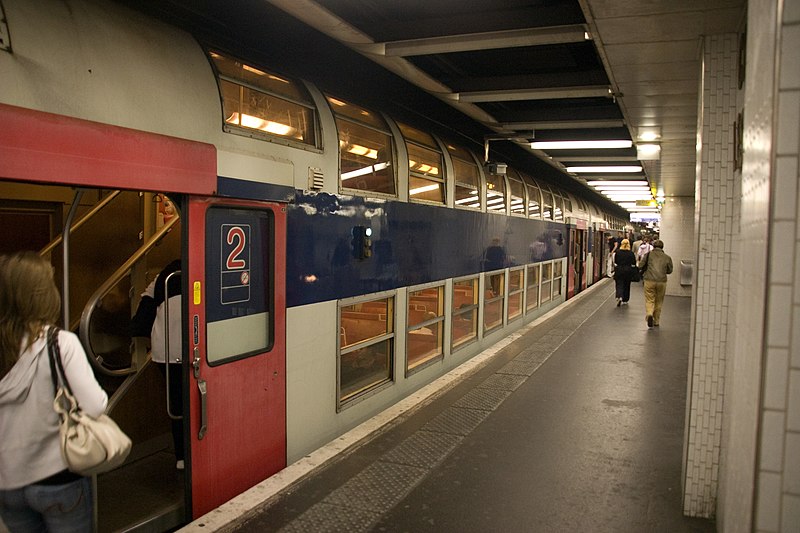 File:Chatelet-Les-Halles aCRW 1500.jpg