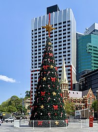 Weihnachtsbaum in King George Square, Brisbane im Jahr 2019, 06.jpg