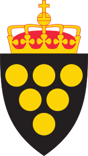 Миниатюра для Файл:Coat of arms of the Norwegian Armed Forces Accounting Administration.svg
