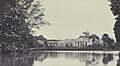 Collectie NMvWereldculturen, RV-A41-1-3, foto- Het paleis van de gouveneur-generaal in Buitenzorg gezien vanaf de waterzijde, Woodbury & Page, Woodbury & Page, 1856-1878.jpg