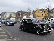 "Store Krone" in 2018, followed by two Daimler DS420 limousines from the Danish royal fleet of official cars Cortege of Prince Henrik 03 (cropped).jpg