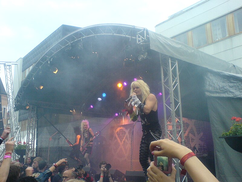 File:Crashdiet at Peace and Love festival 2007.jpg