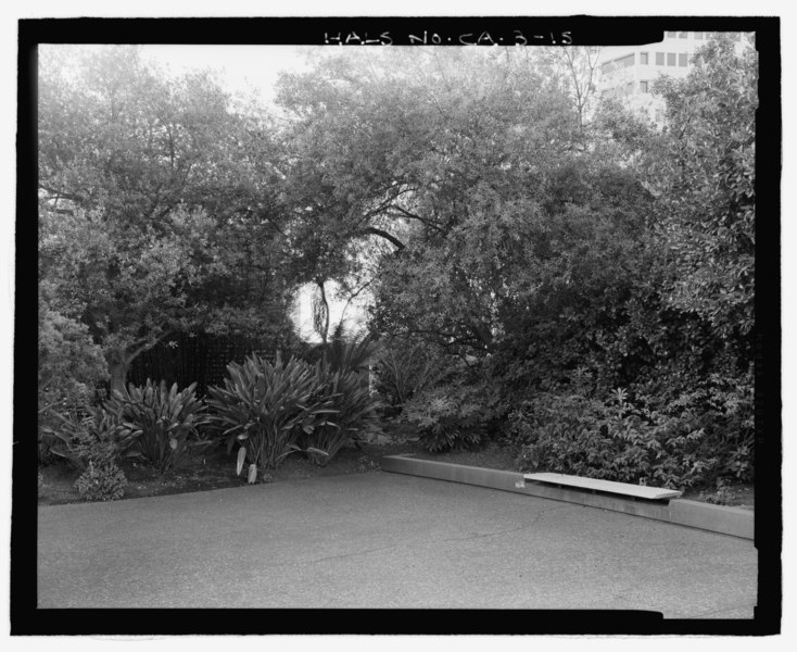 File:DETAIL VIEW OF BENCH AND PLANTINGS IN NORTH LEFT OF CENTER CORNER NEAR COOLING TOWER. LOOKING NORTH WEST. - Kaiser Center, 300 Lakeside Drive, Oakland, Alameda County, CA HALS CA-3-15.tif