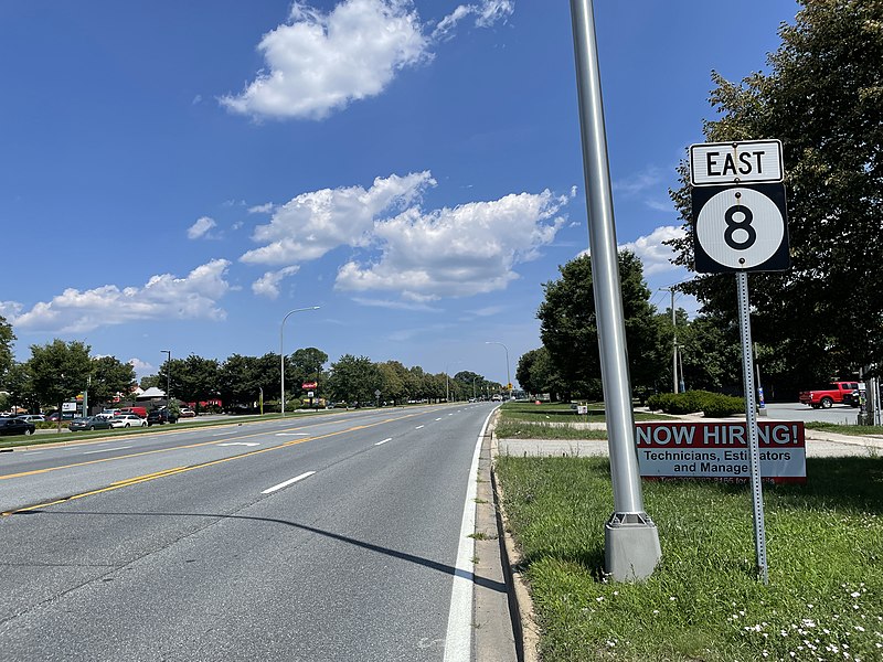 File:DE 8 EB shield past Kenton Road.jpeg