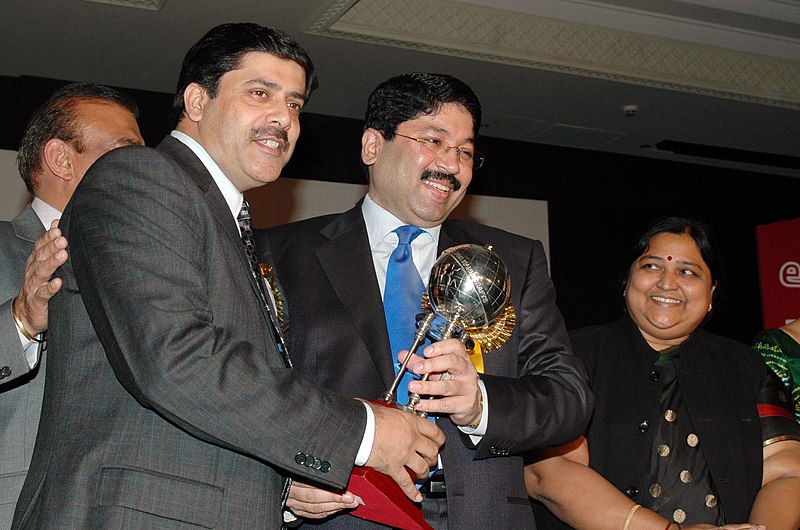 File:Dayanidhi Maran presenting Handicrafts Export Award to Shri Naveen Mehrotra, for E.P.N.S. Ware, Brass Artware & other Handicrafts, at the 16th Handicrafts Award presentation function.jpg