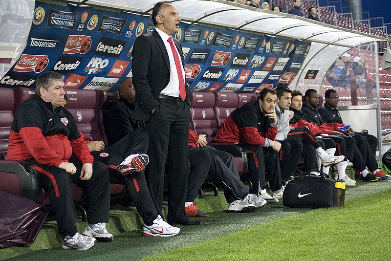 File:Dinamo Bucharest at 2009 Romanian Cup semifinal.jpg