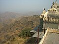 Distant view of the Kumbhalgarh Fort walls.jpg