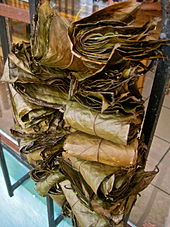 Dried leaves of Ilex guayusa.