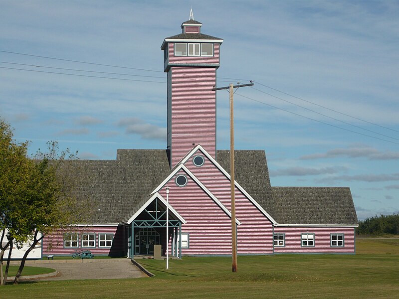 File:Duck Lake Interpretive Centre.jpg