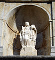 Escultura de Santa Eulàlia que presideix l'entrada