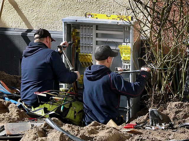 Two electricians install high-current cabinet in Ystad 2021.