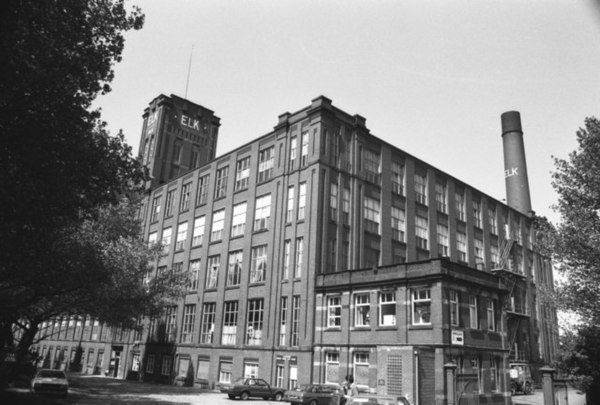 Built in 1926, Elk mill (on the Royton-Chadderton boundary) was one of the UK's largest and most modern cotton mills. It closed in 1998 and was demoli