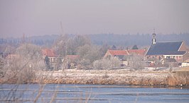 Zicht op Elst vanaf de overzijde van de Nederrijn